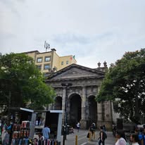 Plaza y arquitectura histórica